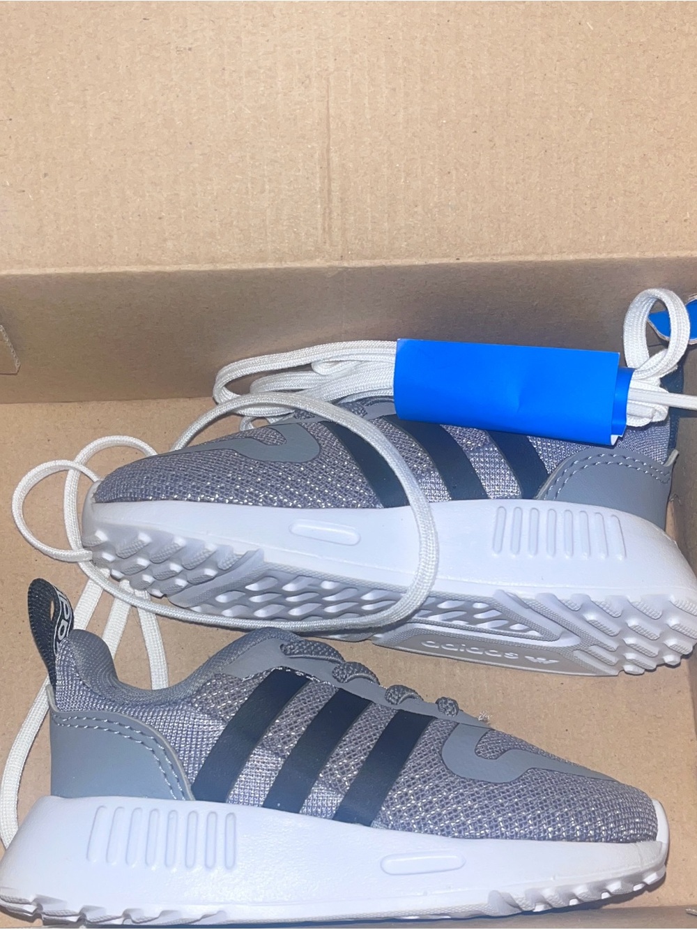 Adidas Sneakers
